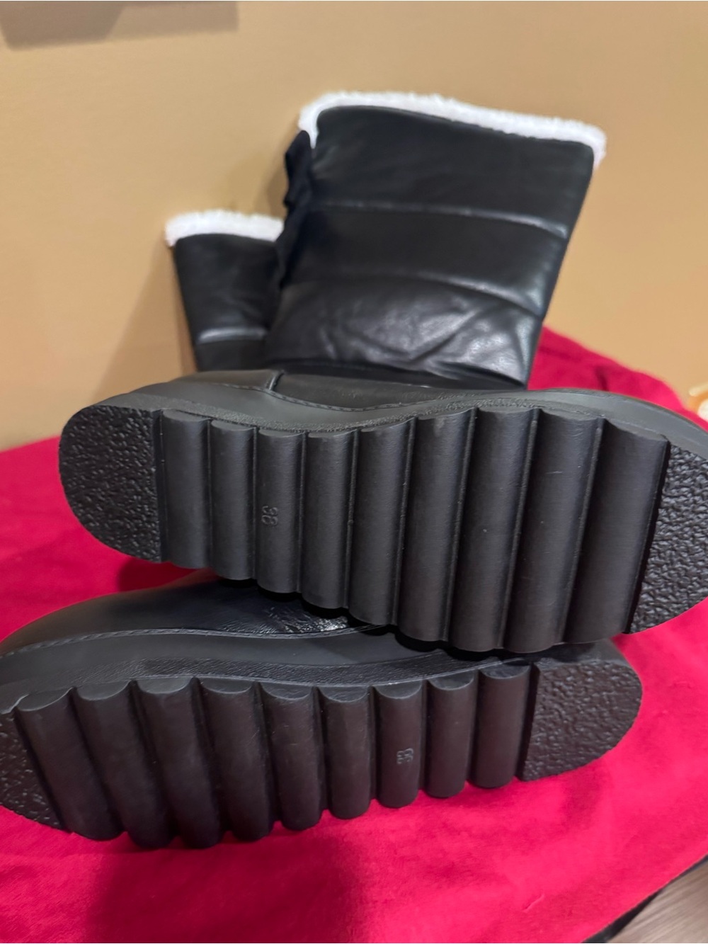 Women's Black Faux-Fur Lined Winter Boots - Picture 6 of 7
